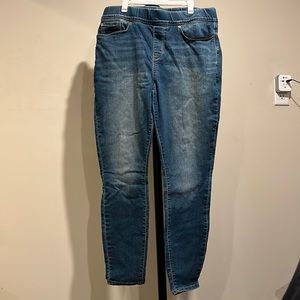 Ladies Levi’s pull on jegging
